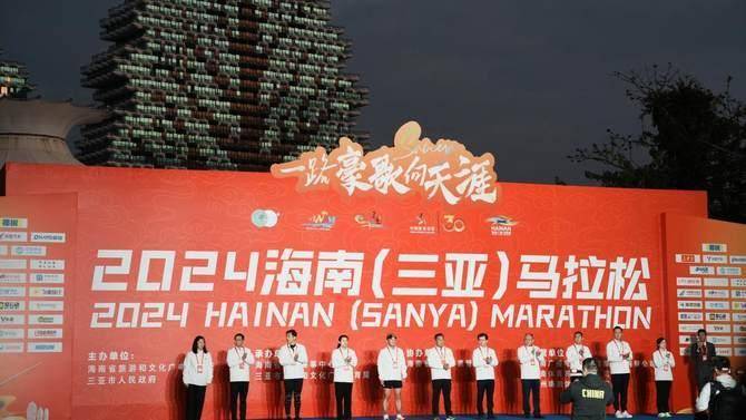 亚马拉松：为奔跑“声”援助选手“破三”凯发app网站雷登i11运动耳机赋能三(图11)